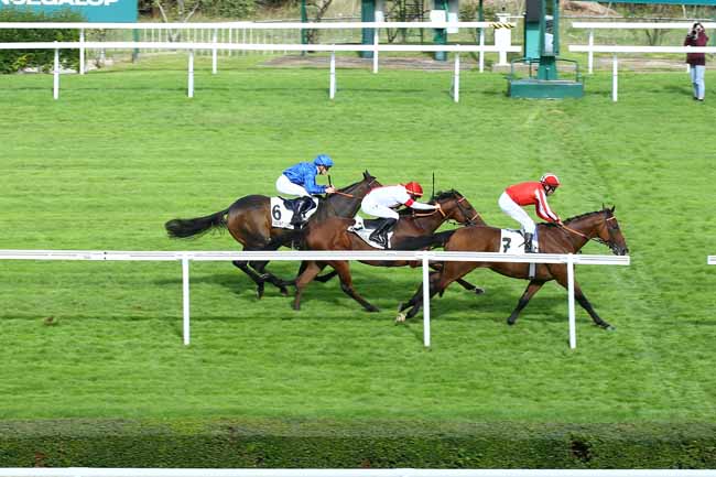 Photo d'arrivée de la course pmu PRIX CHUCHOTEUR à SAINT CLOUD le Vendredi 22 septembre 2023