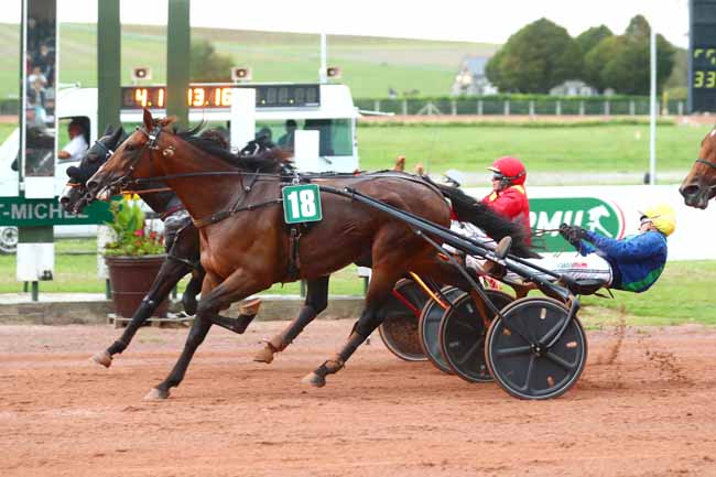 Photo d'arrivée de la course pmu PRIX SARL SARRAZIN à LE MONT SAINT MICHEL le Mercredi 27 septembre 2023
