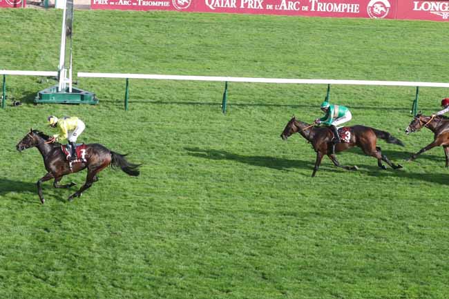 Photo d'arrivée de la course pmu QATAR PRIX DE ROYALLIEU à LONGCHAMP le Samedi 30 septembre 2023