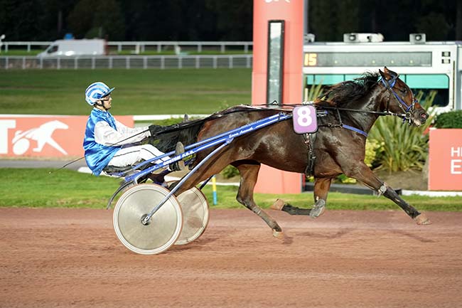 Photo d'arrivée de la course pmu PRIX DE LA PLACE DE L'ALMA à ENGHIEN le Samedi 30 septembre 2023