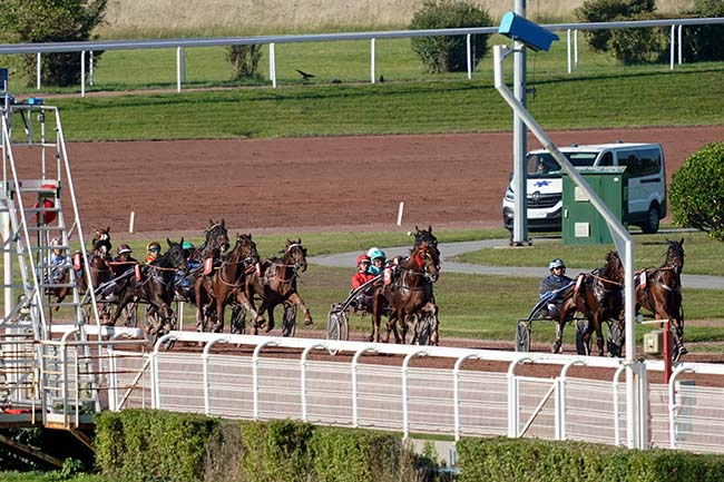 Photo d'arrivée de la course pmu PRIX DE CHAMPILLON à ENGHIEN le Lundi 2 octobre 2023