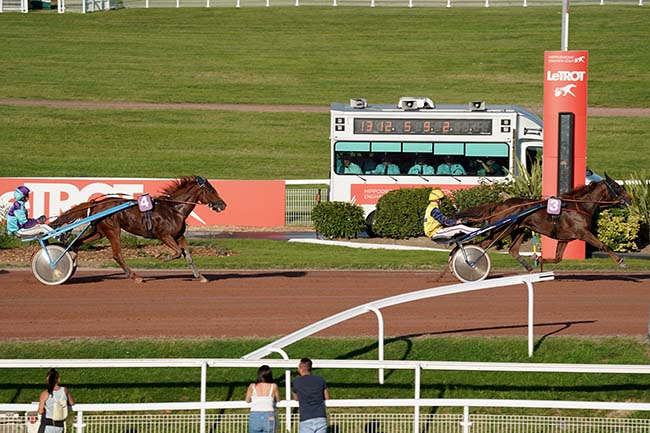 Photo d'arrivée de la course pmu PRIX DE MOISSAC à ENGHIEN le Lundi 2 octobre 2023