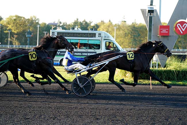 Photo d'arrivée de la course pmu PRIX ANDROMEDA à PARIS-VINCENNES le Vendredi 6 octobre 2023