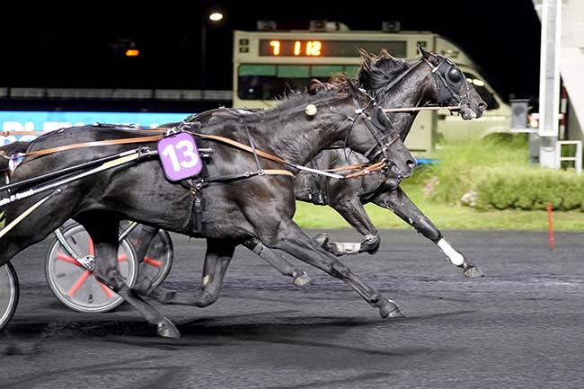 Photo d'arrivée de la course pmu PRIX CHARLEY MILLS à PARIS-VINCENNES le Vendredi 6 octobre 2023