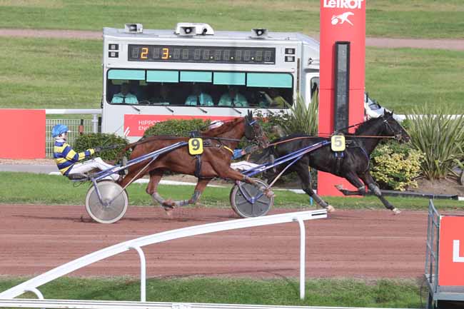 Photo d'arrivée de la course pmu PRIX DU HAUT RHIN à ENGHIEN le Lundi 9 octobre 2023