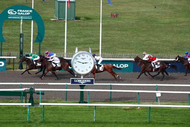 Photo d'arrivée de la course pmu PRIX DES DEESSES - TROPHEE STUDIO HARCOURT à CHANTILLY le Mercredi 11 octobre 2023
