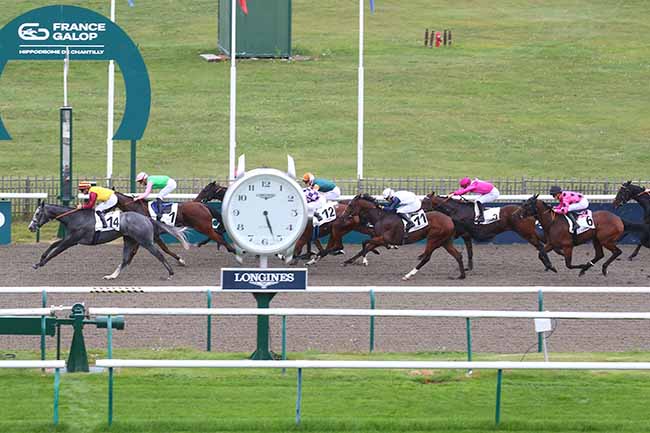 Photo d'arrivée de la course pmu PRIX DE CHAUMONT à CHANTILLY le Jeudi 12 octobre 2023