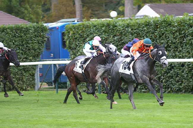 Photo d'arrivée de la course pmu PRIX DE L'AMANTE INQUIETE à CHANTILLY le Jeudi 12 octobre 2023