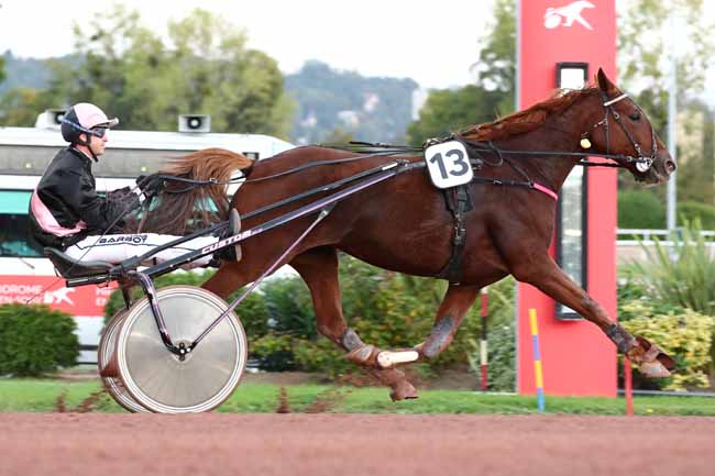 Photo d'arrivée de la course pmu PRIX DE LA PORTE D'ISSY à ENGHIEN le Jeudi 12 octobre 2023