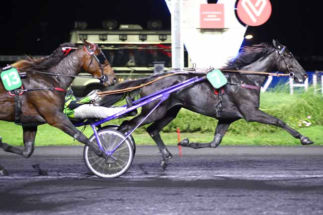 Photo d'arrivée de la course pmu PRIX PAULINA à PARIS-VINCENNES le Vendredi 13 octobre 2023
