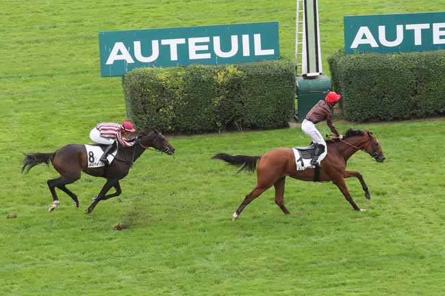 Photo d'arrivée de la course pmu PRIX ORCADA à AUTEUIL le Samedi 14 octobre 2023