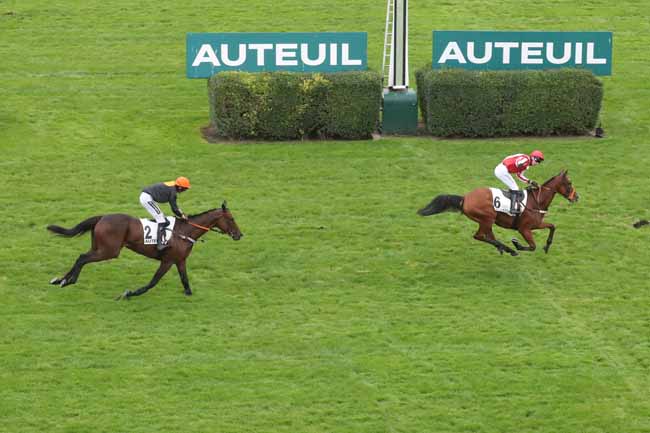 Photo d'arrivée de la course pmu PRIX HEROS XII à AUTEUIL le Samedi 14 octobre 2023