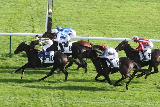 Photo d'arrivée de la course pmu PRIX DE LA CHAPELLE à LONGCHAMP le Dimanche 15 octobre 2023
