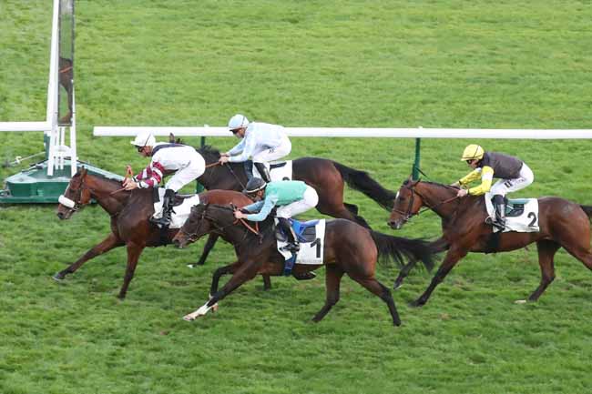 Photo d'arrivée de la course pmu PRIX DE MOGADOR à LONGCHAMP le Dimanche 15 octobre 2023