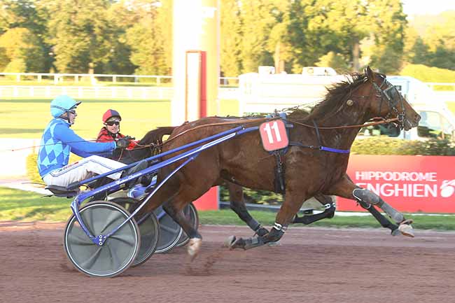 Photo d'arrivée de la course pmu PRIX DU PONT MIRABEAU à ENGHIEN le Lundi 16 octobre 2023