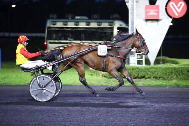 Photo d'arrivée de la course pmu PRIX PRYMNO à PARIS-VINCENNES le Mardi 17 octobre 2023