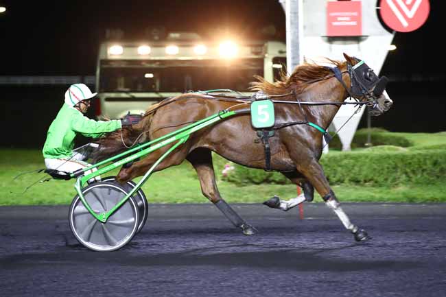 Photo d'arrivée de la course pmu PRIX CYRENE à PARIS-VINCENNES le Mardi 17 octobre 2023