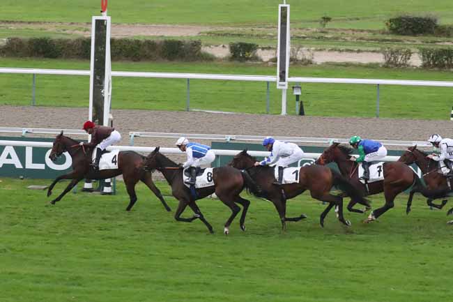 Photo d'arrivée de la course pmu PRIX DES RESERVOIRS à DEAUVILLE le Mercredi 18 octobre 2023