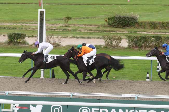 Photo d'arrivée de la course pmu PRIX DE L'ECLUSE FRANCOIS 1ER à DEAUVILLE le Mercredi 18 octobre 2023
