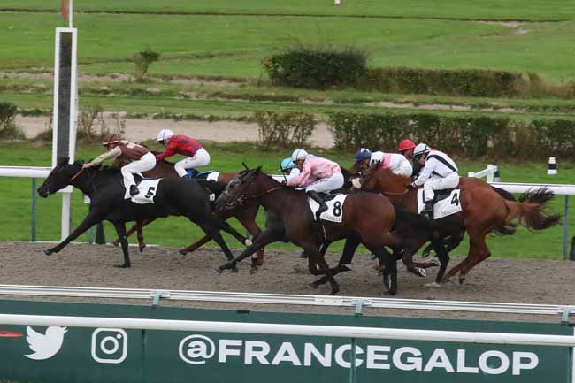Photo d'arrivée de la course pmu PRIX DE LA FORET DE CERISY à DEAUVILLE le Jeudi 19 octobre 2023