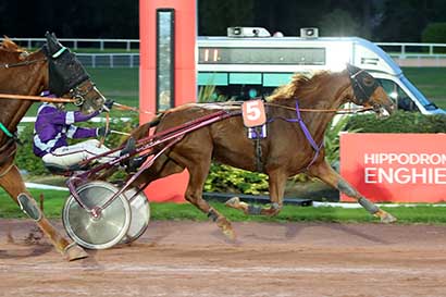 Photo d'arrivée de la course pmu PRIX DE THIEZAC à ENGHIEN le Jeudi 19 octobre 2023