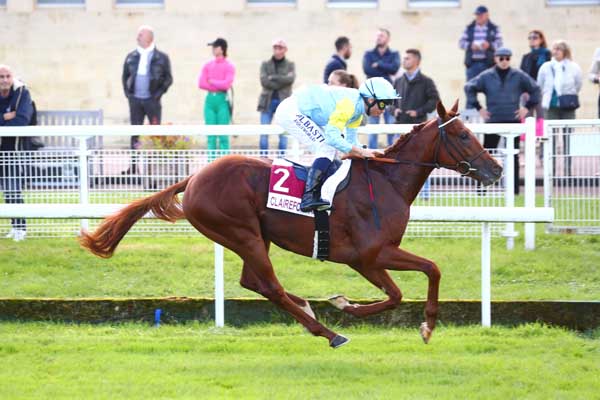 Photo d'arrivée de la course pmu TEMOIGNEZ VOTRE SATISFACTION SUR GOOGLE (PRIX FILIBERTO) à CLAIREFONTAINE le Vendredi 20 octobre 2023