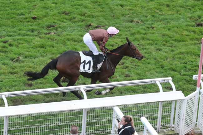 Photo d'arrivée de la course pmu PRIX PAUL'S CRAY à AUTEUIL le Vendredi 20 octobre 2023