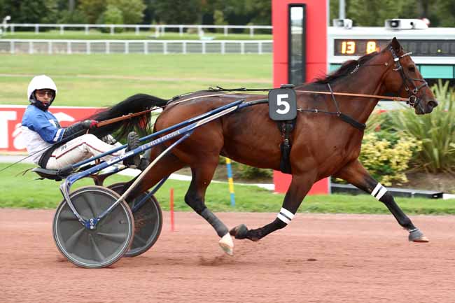 Photo d'arrivée de la course pmu PRIX DE LA PORTE D'AUBERVILLIERS à ENGHIEN le Samedi 21 octobre 2023