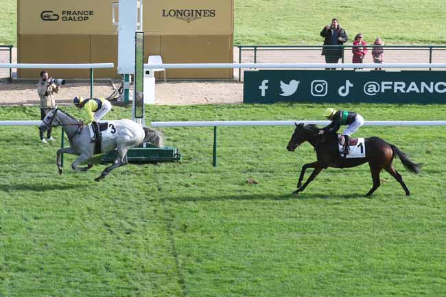 Photo d'arrivée de la course pmu PRIX DU PONT DE BERCY à LONGCHAMP le Dimanche 29 octobre 2023