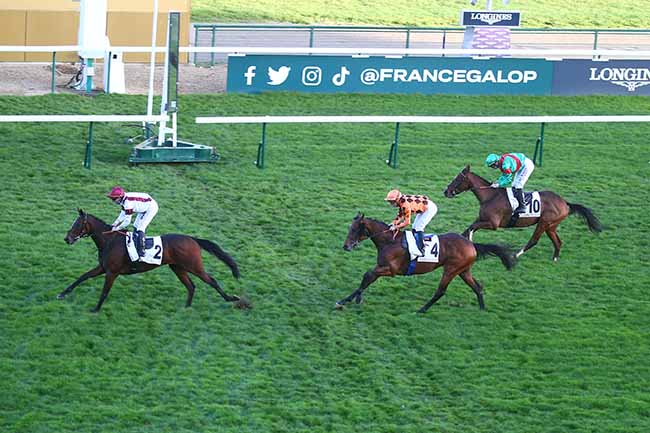 Photo d'arrivée de la course pmu PRIX DU LAC à LONGCHAMP le Dimanche 29 octobre 2023