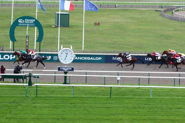 Photo d'arrivée de la course pmu PRIX DE MONTLEVEQUE à CHANTILLY le Mardi 31 octobre 2023