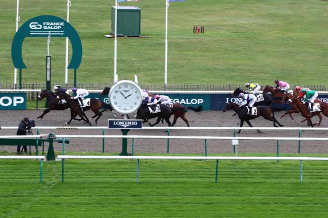Photo d'arrivée de la course pmu PRIX DE LA CHAMBRE DE MONSIEUR LE PRINCE à CHANTILLY le Mardi 31 octobre 2023