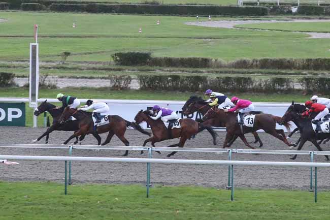 Photo d'arrivée de la course pmu PRIX DU PLATEAU DE MADRIE à DEAUVILLE le Dimanche 5 novembre 2023