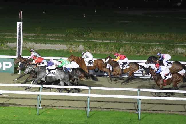 Photo d'arrivée de la course pmu PRIX DU BOCAGE FLERIEN à DEAUVILLE le Dimanche 5 novembre 2023