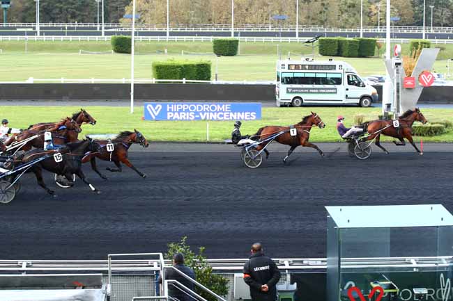 Photo d'arrivée de la course pmu PRIX DE FOUILLOY à PARIS-VINCENNES le Lundi 6 novembre 2023