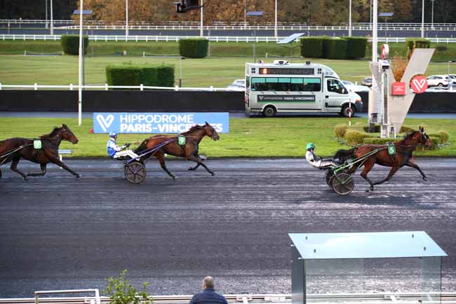 Photo d'arrivée de la course pmu PRIX DE COGNAC à PARIS-VINCENNES le Jeudi 9 novembre 2023