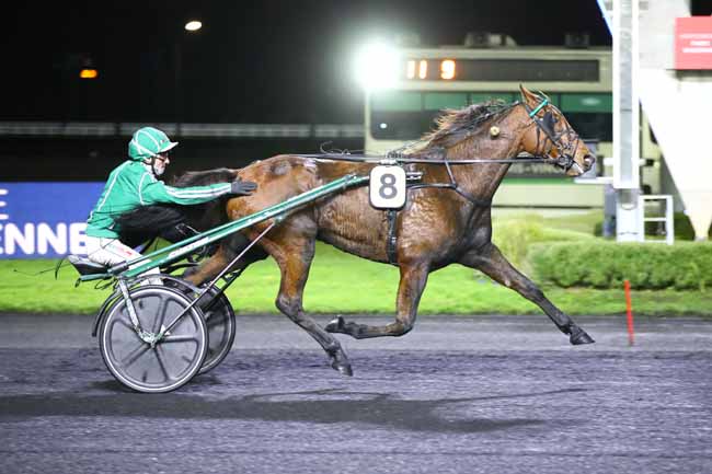 Photo d'arrivée de la course pmu PRIX PALATIA à PARIS-VINCENNES le Vendredi 10 novembre 2023