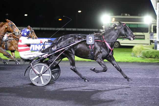 Photo d'arrivée de la course pmu PRIX SOPHIA à PARIS-VINCENNES le Vendredi 10 novembre 2023