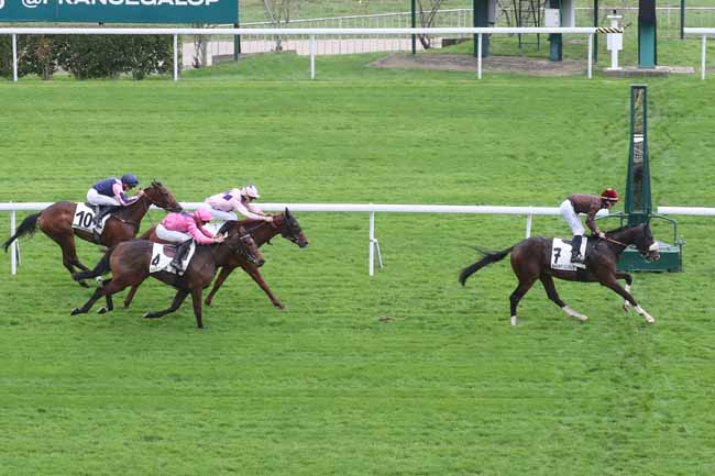 Photo d'arrivée de la course pmu PRIX MAURICE LARRAUN à SAINT CLOUD le Vendredi 10 novembre 2023