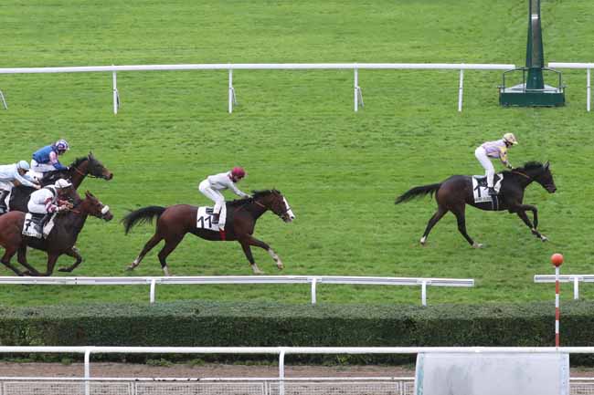 Photo d'arrivée de la course pmu PRIX DU HARAS D'OUILLY à SAINT CLOUD le Vendredi 10 novembre 2023
