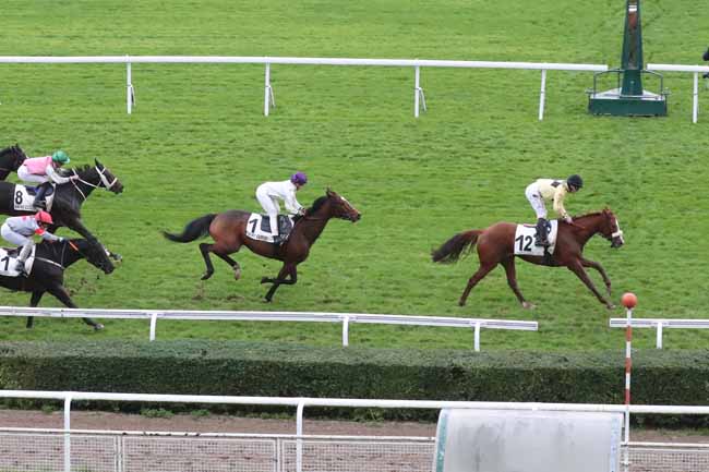 Photo d'arrivée de la course pmu PRIX DE SAINT-HONORAT à SAINT CLOUD le Vendredi 10 novembre 2023