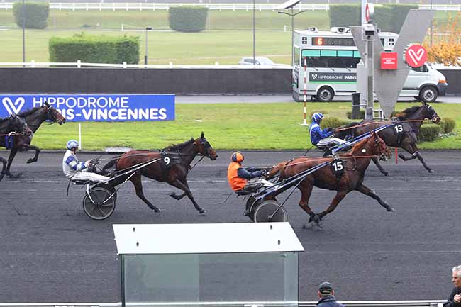 Photo d'arrivée de la course pmu PRIX DE RANVILLE à PARIS-VINCENNES le Lundi 13 novembre 2023