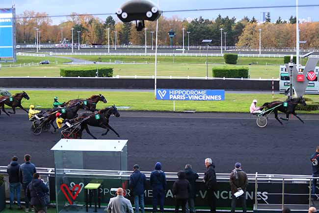 Photo d'arrivée de la course pmu PRIX DE BACQUEVILLE à PARIS-VINCENNES le Lundi 13 novembre 2023
