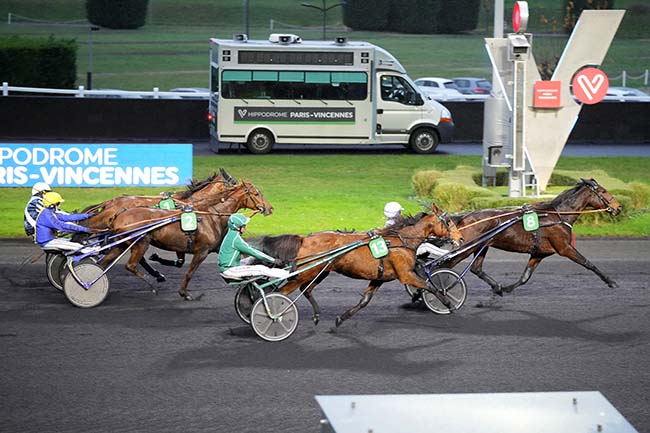 Photo d'arrivée de la course pmu PRIX DE PAIMPOL à PARIS-VINCENNES le Lundi 20 novembre 2023