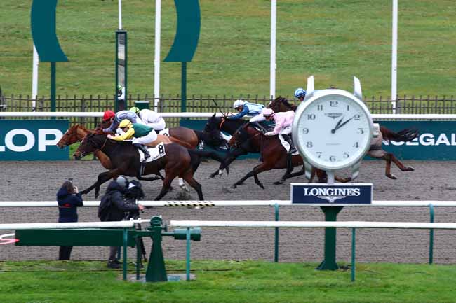 Photo d'arrivée de la course pmu PRIX DU CARREFOUR DES HAUTES COUTUMES à CHANTILLY le Mardi 21 novembre 2023