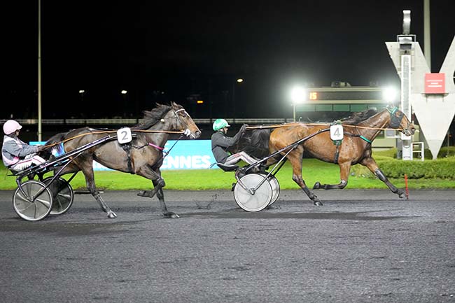 Photo d'arrivée de la course pmu PRIX ARIETIS à PARIS-VINCENNES le Mardi 21 novembre 2023