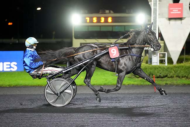 Photo d'arrivée de la course pmu PRIX KLIO à PARIS-VINCENNES le Mardi 21 novembre 2023