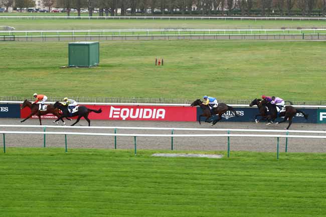Photo d'arrivée de la course pmu PRIX DU PORCHENE à CHANTILLY le Jeudi 23 novembre 2023