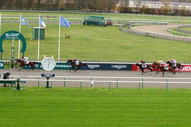 Photo d'arrivée de la course pmu PRIX DE LA CROIX SAINT-RIEUIL à CHANTILLY le Jeudi 23 novembre 2023
