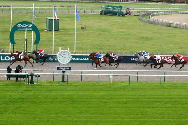 Photo d'arrivée de la course pmu PRIX DE LA SALLE ISABELLE à CHANTILLY le Jeudi 23 novembre 2023